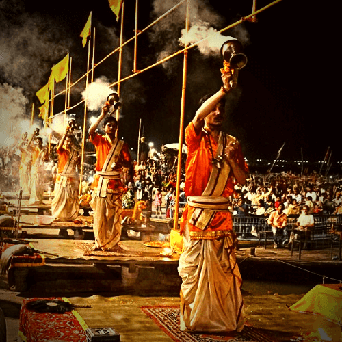 ganga-aarti-and-pooja-in-varanasi-ghats
